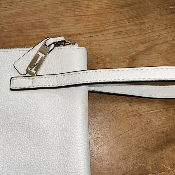 Isaac Mizrahi whit with black stripe clutch - Picture 6 of 13